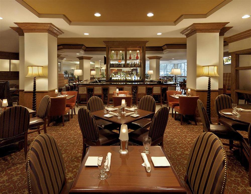Sheraton Detroit Novi Restaurant foto